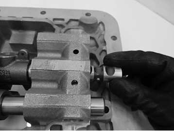 _Graphics/Web/TRSM0970_shift bar housing disassembly8a.png
